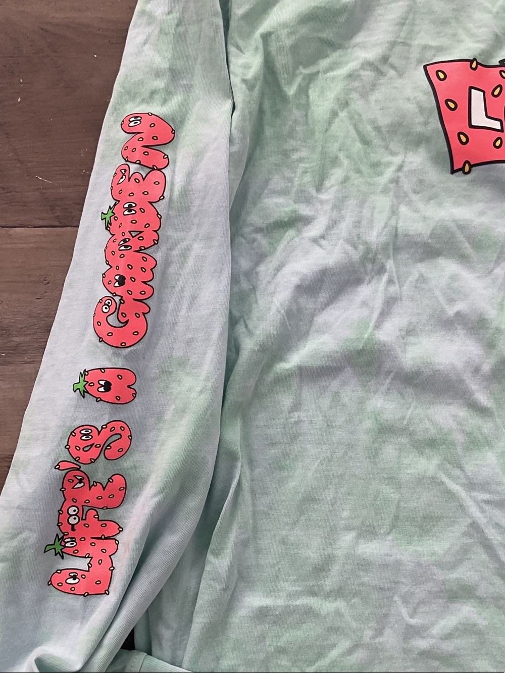 Levi's Mint Green Long Sleeve Tee with Pink Strawberry Logo - Picture 4 of 4